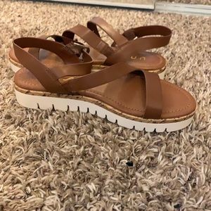 CUTE TAN SANDALS